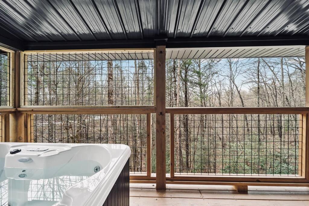 Honeymoon Couples Cabin Secluded, Hot Tub, Views Sevierville Bagian luar foto