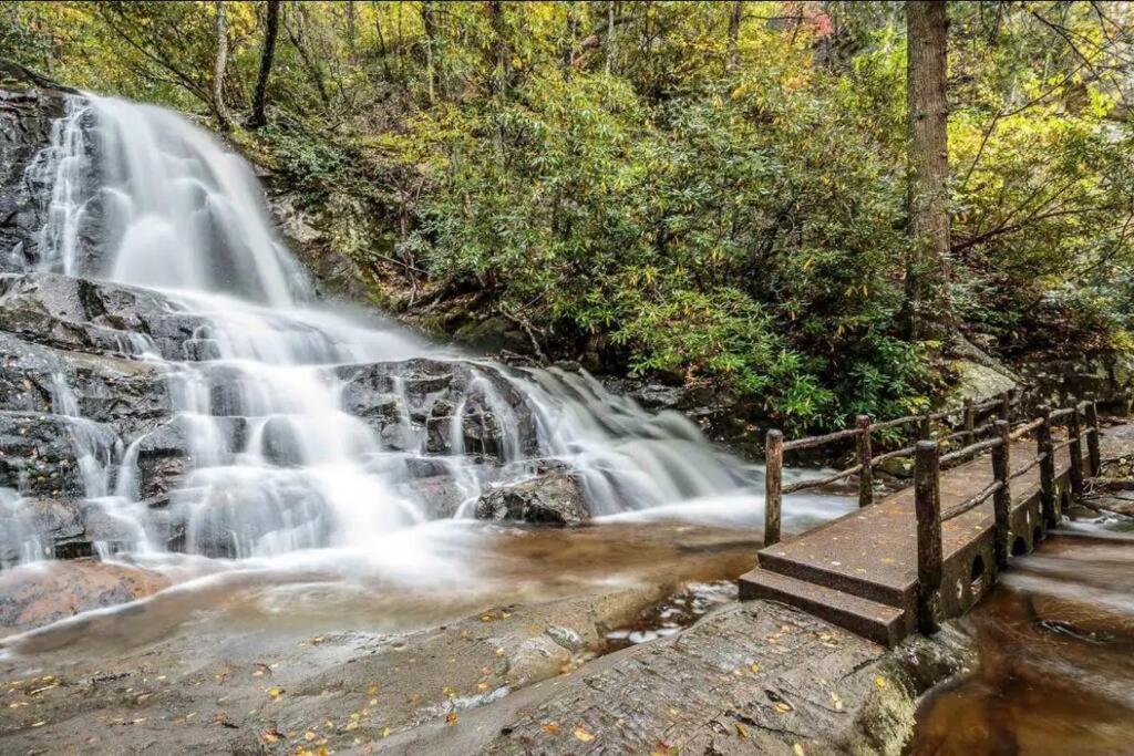 Honeymoon Couples Cabin Secluded, Hot Tub, Views Sevierville Bagian luar foto